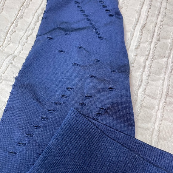 Victoria secret sport Capri leggings with slits in medium - Picture 8 of 15